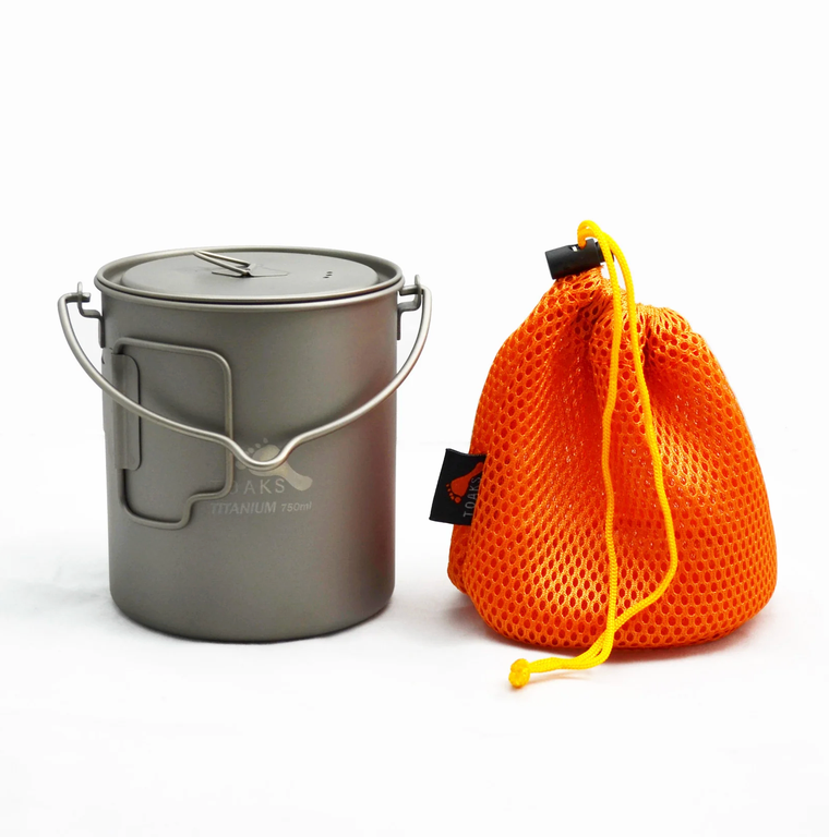 Toaks Titanium 750 ml pot with bail handle