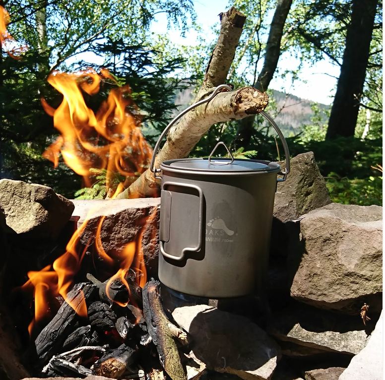 Toaks Titanium 750 ml pot with bail handle